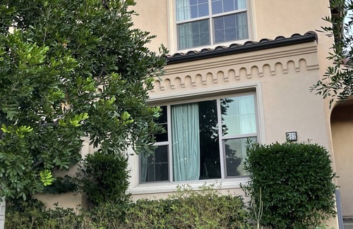 Irvine Condominio | Luxury cozy resort living at it’s finest.