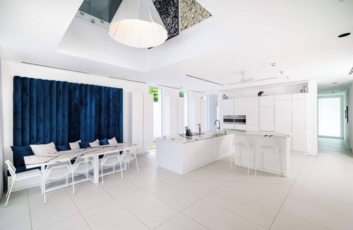 Coco Casa | Luxury 6 bedroom home with private pool BEACH FRONT