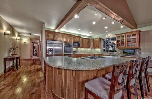 Angora Highlands Casa | Casa personalizada de lujo con vistas, sala de juegos, jacuzzi, cerca de senderos para caminatas / ciclismo