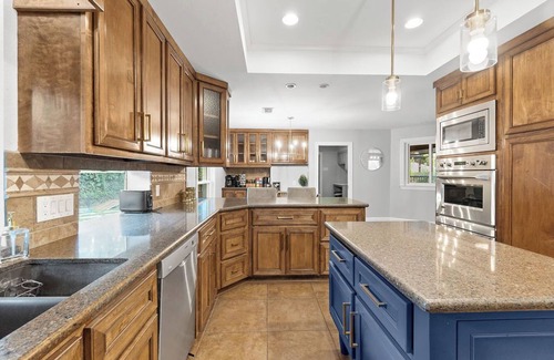 North Dallas Casa | Luxury Dallas Villa Guest Suite Pack n Play!