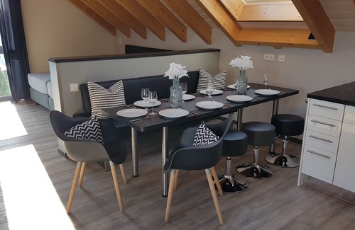 Bensheim Condominio | 20%: grupos de 6-8 personas en el altillo del techo con 3 sep. Dormitorios + 3 baños