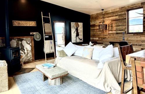Lone Pine Apartamento | Luxury Design Rental with Breathtaking Mountain Views in Lone Pine, California