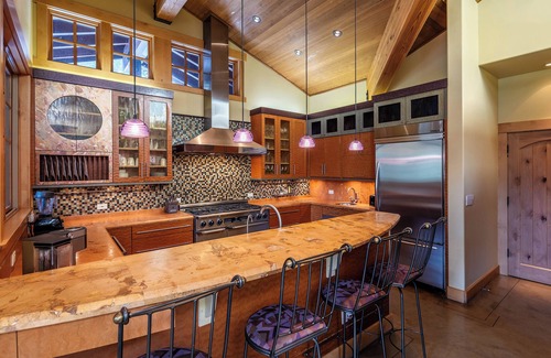 Olympic Valley Casa | Cocina surtida de gourment, jacuzzi, wifi, sala de juegos