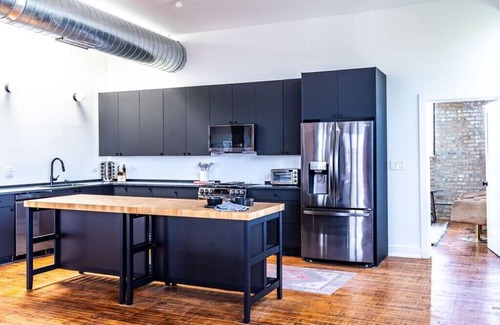Wicker Park Apartamento | Luxury Designer Penthouse Loft | Sleeps 20