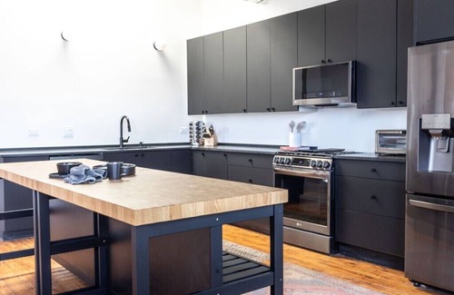 Wicker Park Apartamento | Luxury Designer Penthouse Loft | Sleeps 20