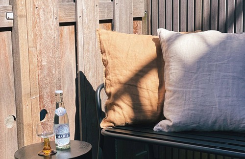 IJplein en Vogelbuurt Casa | Luxury Dikehouse studio with bath and double shower in Amsterdam.