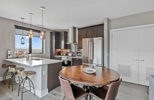 East End - Valley Street Condominio | Luxury Downtown Condo with Views!