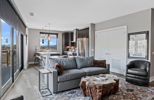East End - Valley Street Condominio | Luxury Downtown Condo with Views!