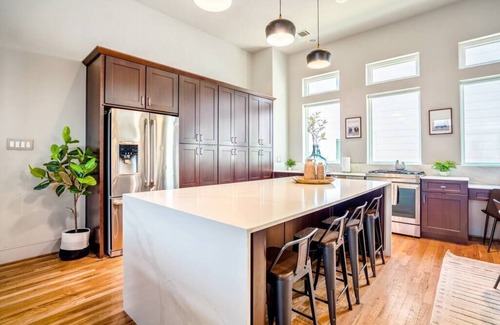 South Central Houston Casa | Luxury Downtown Getaway With Breathtaking Views