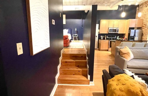 Jonesboro Condominio | Luxury Downtown JB Condo-Designated Parking!