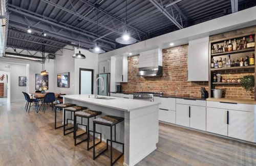 Kansas City Condominio | LUXURY Downtown Penthouse & Private Rooftop Deck