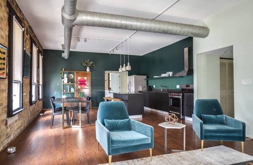 River North Apartamento | Luxury Downtown Penthouse with Private Rooftop!