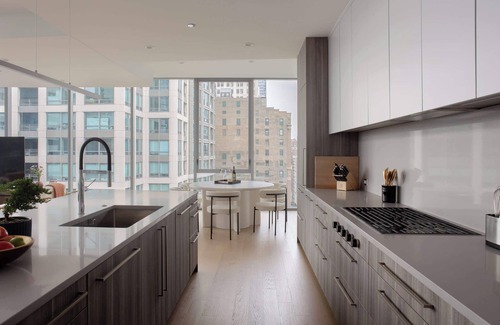 The Loop Apartamento | Luxury Downtown PH: Bean & Lake Views