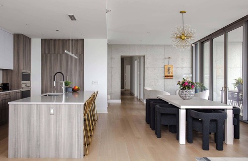 The Loop Apartamento | Luxury Downtown PH: Bean & Lake Views