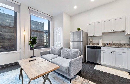 Downtown Pittsburgh Apartamento | Luxury Downtown Spot Just Minutes to the Game!