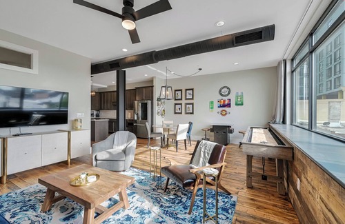 Downtown Asheville Condominio | Luxury Downtown walkable AVL condo w arcade 2BR2BA