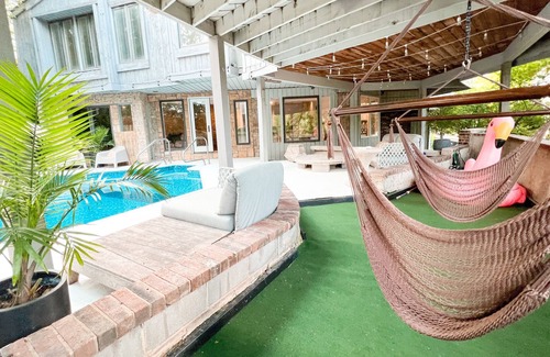 West Plaza Casa | Luxury dream-house w/ private pool on The Country Club Plaza!