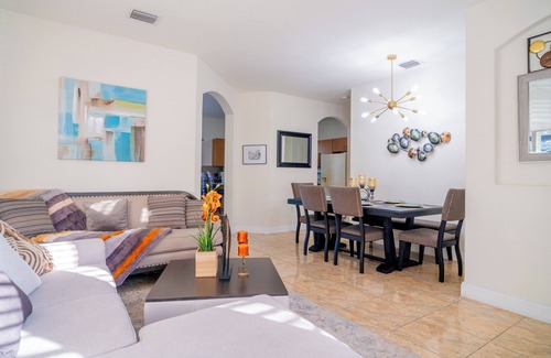 Goulds Casa | Luxury DreamStay Miami 3/2 King Suite
