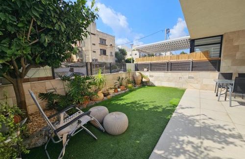 Nahariya Apartamento | Luxury Duplex 3BR Garden + Balcony Parking