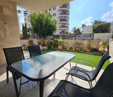 Nahariya Apartamento | Luxury Duplex 3BR Garden + Balcony Parking