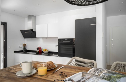El Molinillo Apartamento | Luxury Duplex with pool and padel court in Town by AlohaMalaga