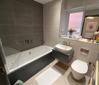 Durham Casa | Luxury Durham Home in DH1, Free Parking, No Fees