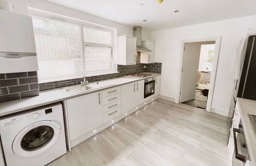 Stonebridge Casa | Luxury En-suite In a Centrally Located Apartment