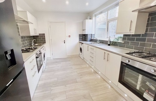 Stonebridge Casa | Luxury En-suite In a Centrally Located Apartment