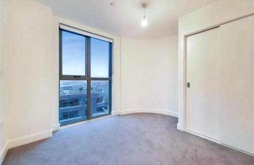 College Park and Old Oak Casa | Luxury Ensuite Room in a 2-Bedroom apartment