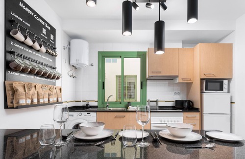 Caleta de Fuste Apartamento | Luxury Apt King Size, 300mb Wifi & Free Coffee Bar