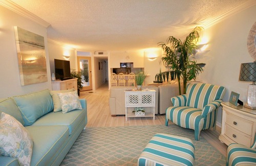 North Ocean City Condominio | Preciosa unidad frente al mar, ideal para familias, con un balcón privado de 1000 pies cuadrados