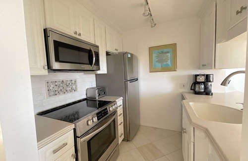 North Ocean City Condominio | Preciosa unidad frente al mar, ideal para familias, con un balcón privado de 1000 pies cuadrados