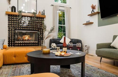 Fairview Casa | Luxury Escape! Golf Sim, Sauna, Hot Tub & Game Room Bliss