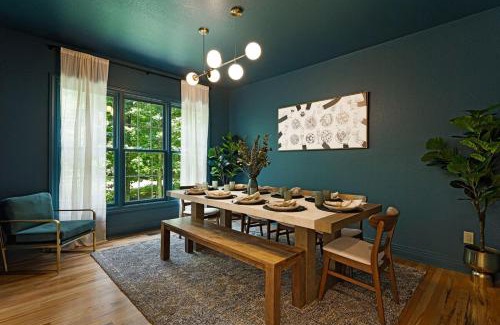 Fairview Casa | Luxury Escape! Golf Sim, Sauna, Hot Tub & Game Room Bliss
