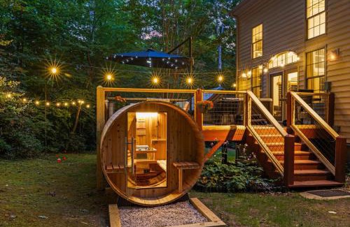 Fairview Casa | Luxury Escape! Golf Sim, Sauna, Hot Tub & Game Room Bliss