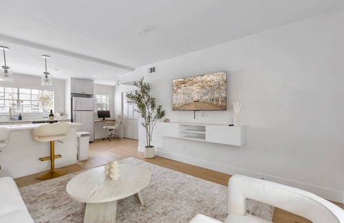 Golfview Apartamento | Luxury escape in Prime Location FREE parking &crib