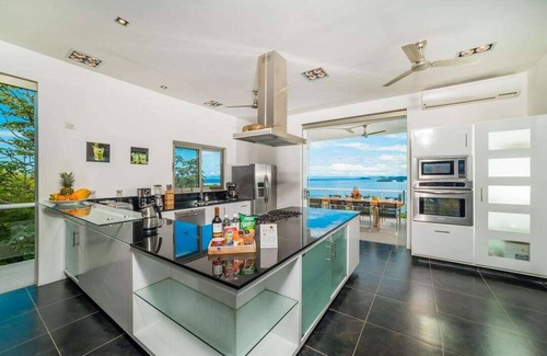 El Ocotal Villa | Islana - Ocotal · VILLA DE LUJO, acceso a 3 piscinas, tenis, gimnasio