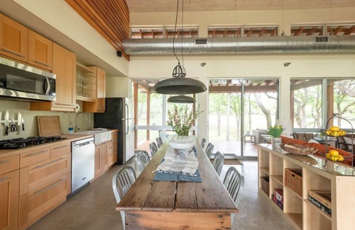 San Marcos Casa | Retiro de lujo en la revista DWELL! Burning Creek Hill Country Retreat w / Pool!