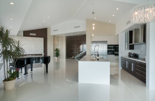 Makiki Casa | Luxury Estate with Panoramic Honolulu views. Steam room, Sauna, Spa, Heated Pool
