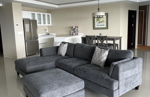 Makiki Casa | Luxury Estate with Panoramic Honolulu views. Steam room, Sauna, Spa, Heated Pool