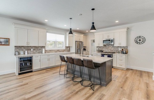 South Bend Casa | Luxury Estate with Stadium/TDJ Views | Sleeps 20+