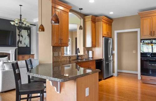 Landen Casa | Luxury Extended-Stay 5-King Ranch near Mason/Loveland
