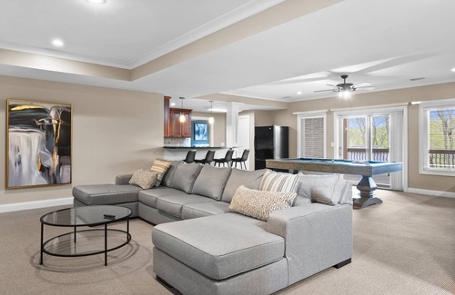 Landen Casa | Luxury Extended-Stay 5-King Ranch near Mason/Loveland