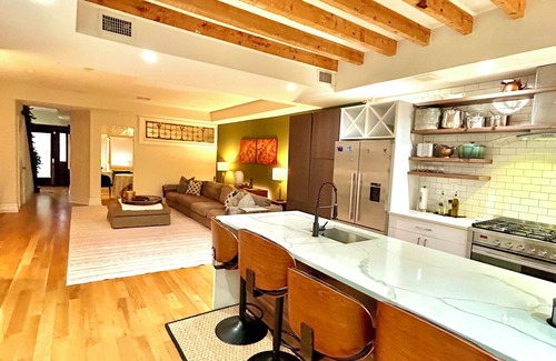 Ocean Hill Casa | Luxury Extended Stays. King Beds. 3 Bedrooms. Manhattan 20 Mins. 5 Subway Lines