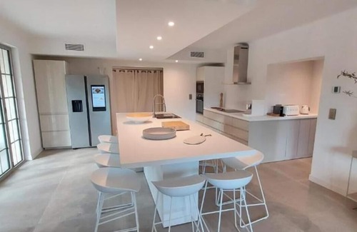 St.-Remy-de-Provence Villa | LUXURY FAMILY STAY IN ST REMY DE PROVENCE WITH HEATED POOL