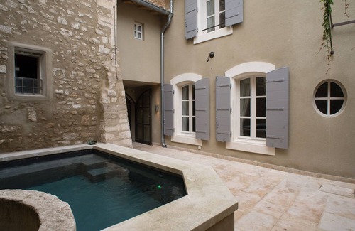 St.-Remy-de-Provence Casa | Corazón de lujo completa St Rémy 6 prs patio de la piscina climatizada