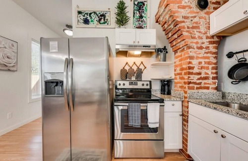 Fort Worth Casa | Luxury Family Friendly Home 6 Queen Beds