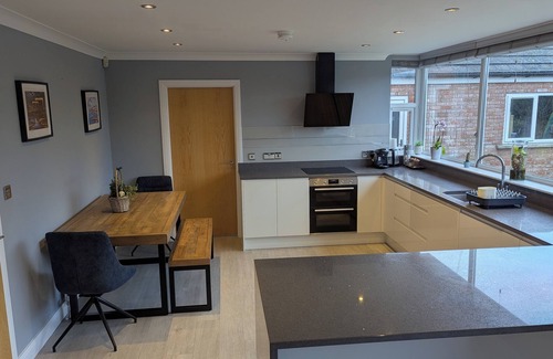 Bangor Casa | Luxury, family friendly (sleeps 7) house close to Bangor town centre