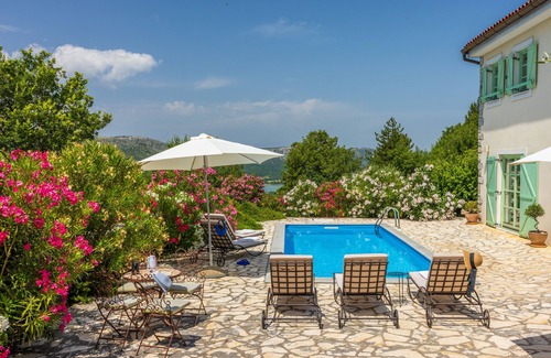 Tribalj Villa | Villa familiar en completa privacidad con piscina climatizada, parque infantil, sauna y conserje