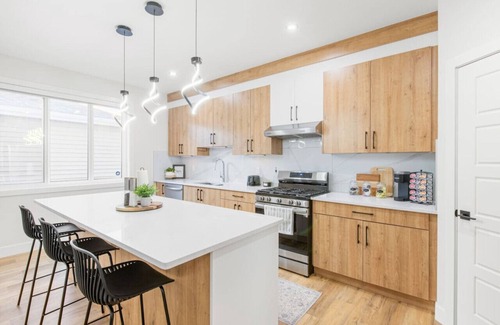 Beaumont Casa | Luxury Family Home | Sleeps 10 | King Bed